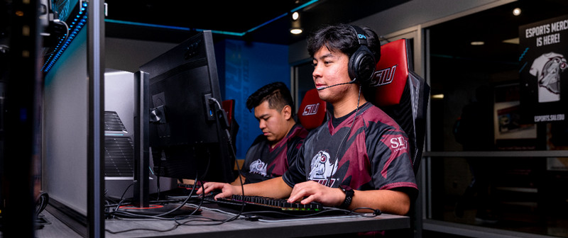 SIU Esports Club members participate in computer games